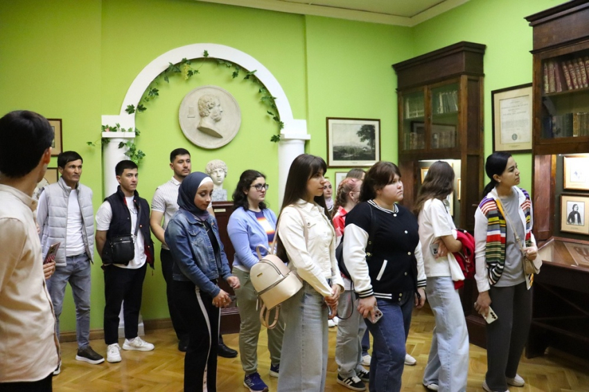 События НИУ «БелГУ» иностранные студенты посетили музей тургенева и усадьбу спасское-лутовиново 